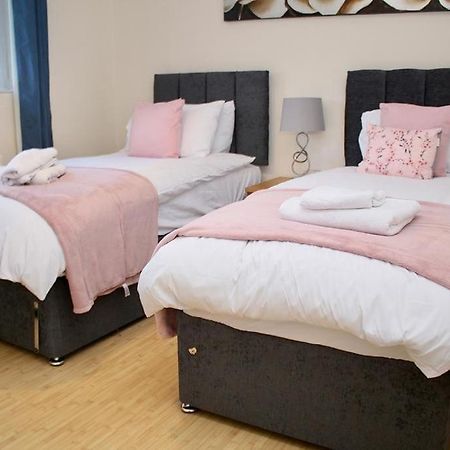 Contractor'S Haven- 4-Bedroom House With Free Parking, Super Fast Wifi, Fran Properties In Aylesbury, Pets Are Welcome! Aylesbury  Exteriör bild