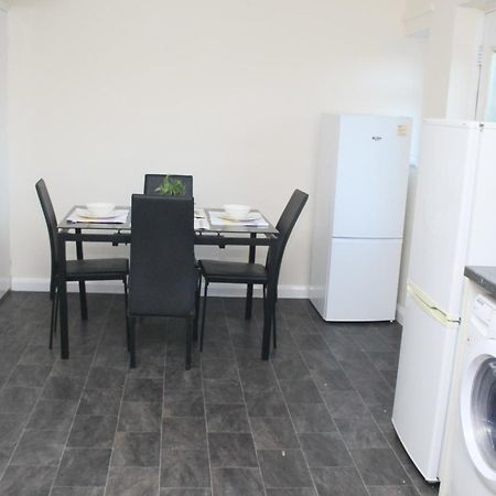 Contractor'S Haven- 4-Bedroom House With Free Parking, Super Fast Wifi, Fran Properties In Aylesbury, Pets Are Welcome! Aylesbury  Exteriör bild