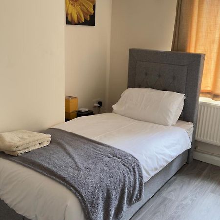 Contractor'S Haven- 4-Bedroom House With Free Parking, Super Fast Wifi, Fran Properties In Aylesbury, Pets Are Welcome! Aylesbury  Exteriör bild