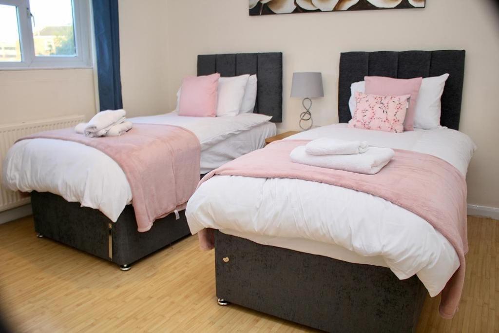 Contractor'S Haven- 4-Bedroom House With Free Parking, Super Fast Wifi, Fran Properties In Aylesbury, Pets Are Welcome! Aylesbury  Exteriör bild