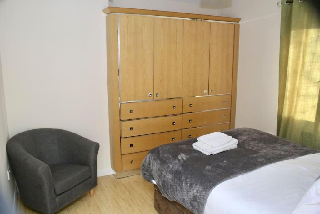Contractor'S Haven- 4-Bedroom House With Free Parking, Super Fast Wifi, Fran Properties In Aylesbury, Pets Are Welcome! Aylesbury  Exteriör bild