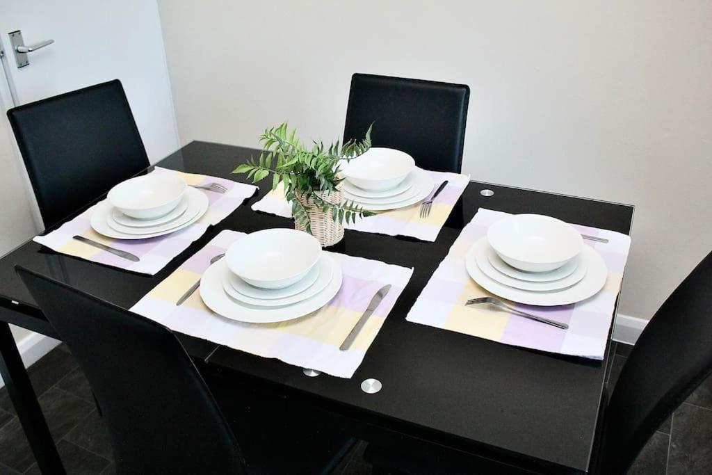 Contractor'S Haven- 4-Bedroom House With Free Parking, Super Fast Wifi, Fran Properties In Aylesbury, Pets Are Welcome! Aylesbury  Exteriör bild